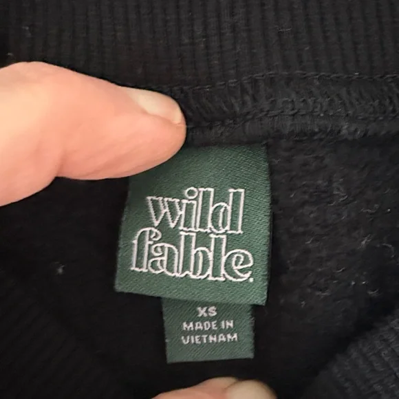 wild fable Black Sweatshirt cropped with rolled edge XS - Picture 7 of 8